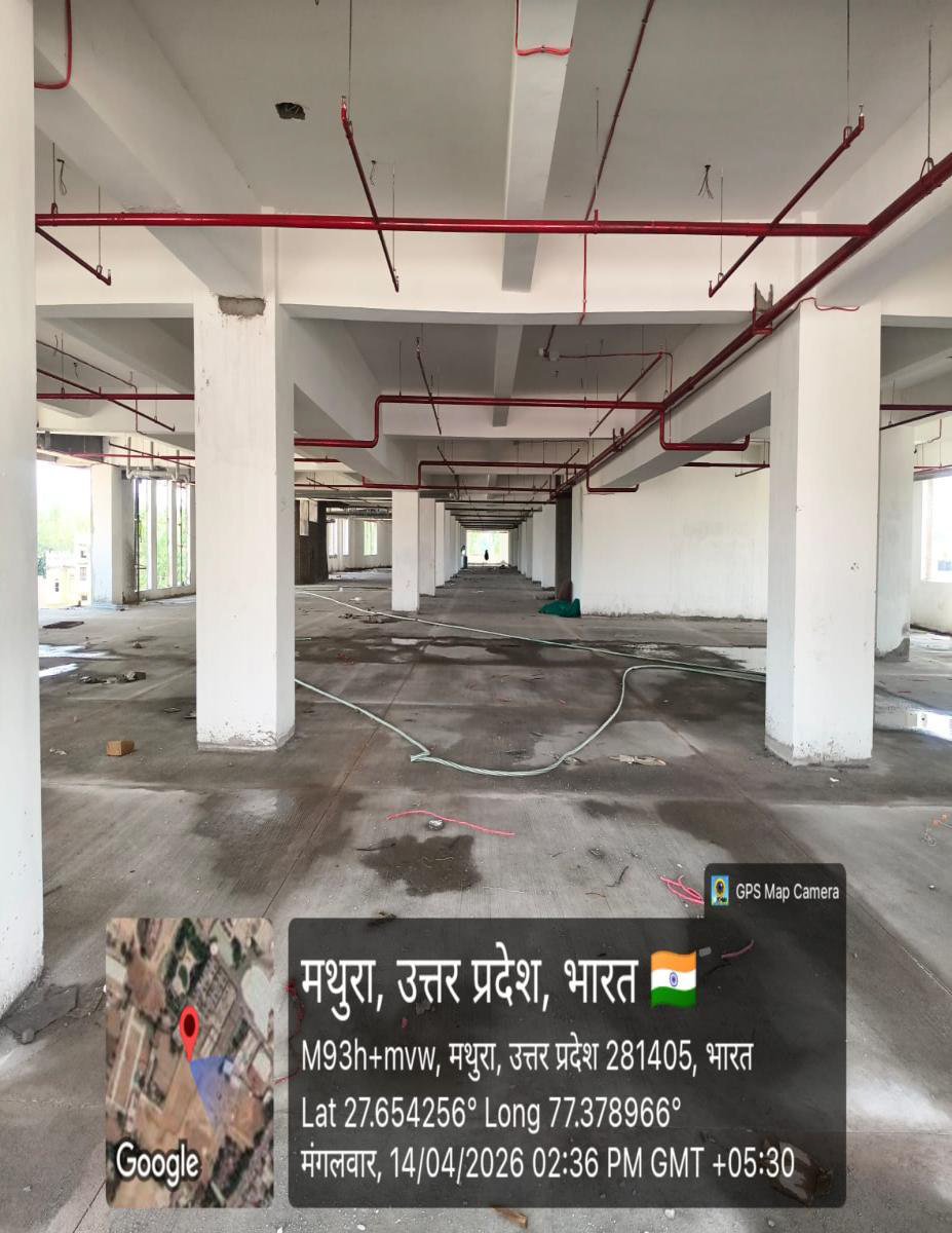 बरसाना स्थित राधा बिहारी इंटर कॉलेज की भूमि पर पर्यटक जन सुविधा केन्द्र (टी.एफ.सी.) का निर्माण कार्य