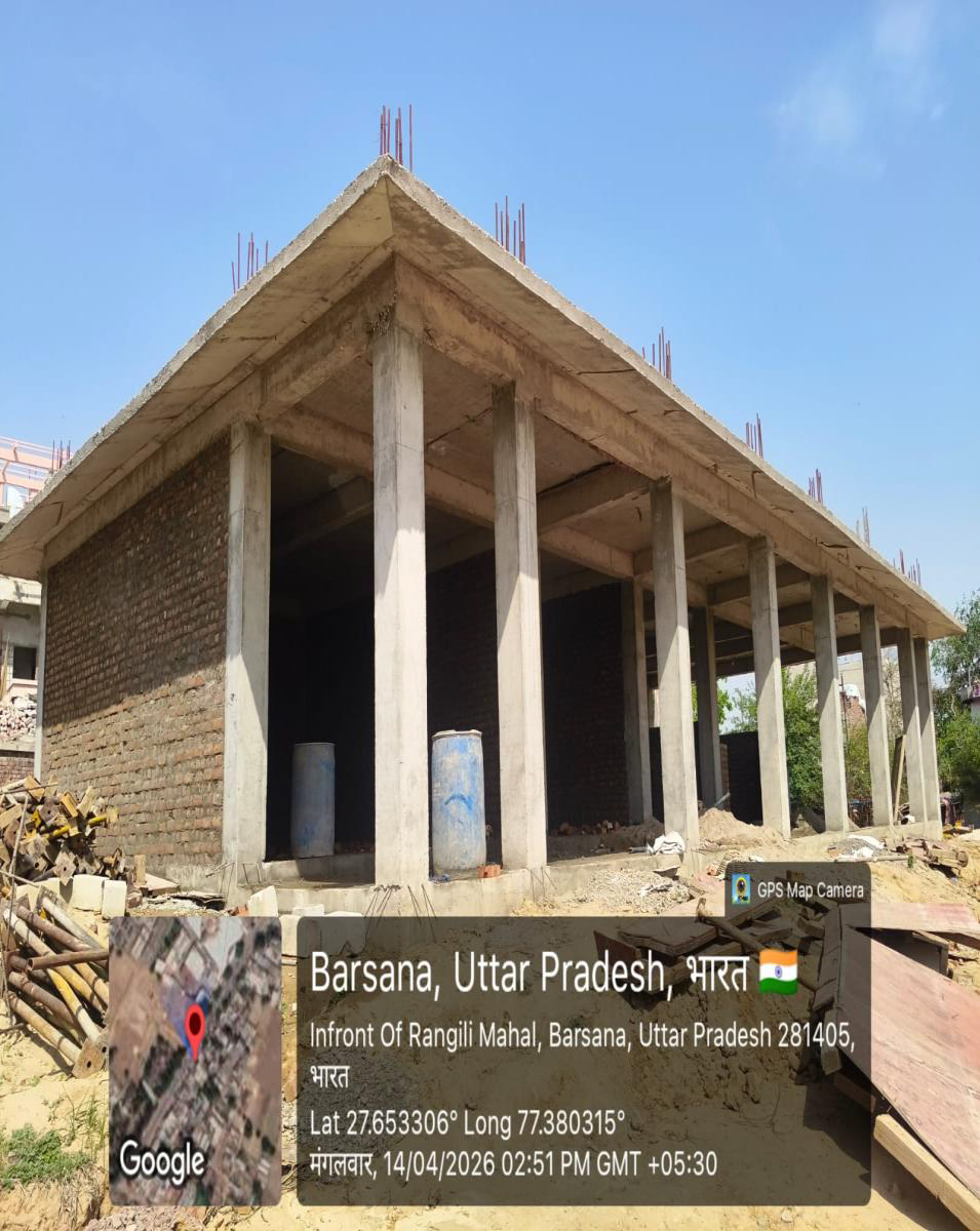 बरसाना स्थित राधा बिहारी इंटर कॉलेज की भूमि पर पर्यटक जन सुविधा केन्द्र (टी.एफ.सी.) का निर्माण कार्य