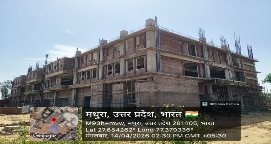 बरसाना स्थित राधा बिहारी इंटर कॉलेज की भूमि पर पर्यटक जन सुविधा केन्द्र (टी.एफ.सी.) का निर्माण कार्य