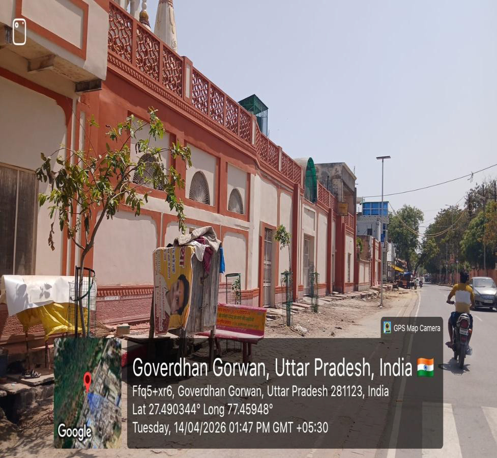 जनपद मथुरा में गोवर्धन परिक्रमा मार्ग पर फसाड इम्प्रेवमेंट-साइनेज का कार्य