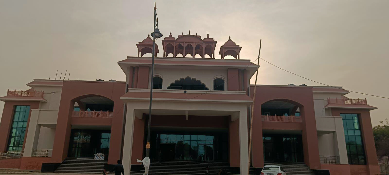 मथुरा एवं वृन्दावन के बीच प्रेक्षागृह / ऑडिटोरियम का निर्माण