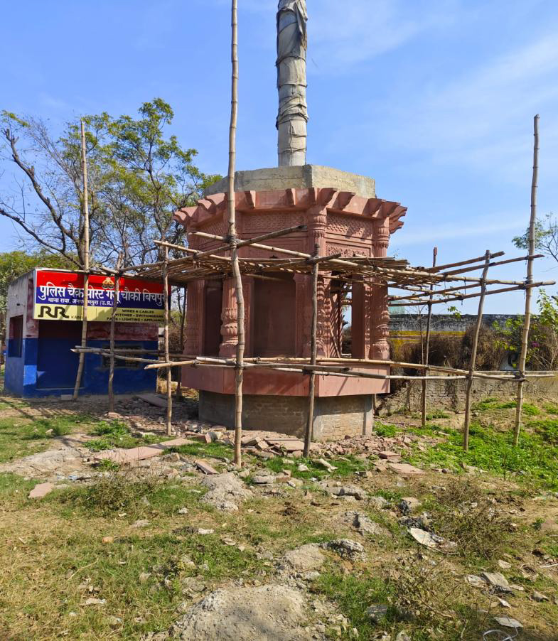 जनपद मथुरा के साथिनी बॉर्डर पर प्रवेश द्वार का निर्माण कार्य