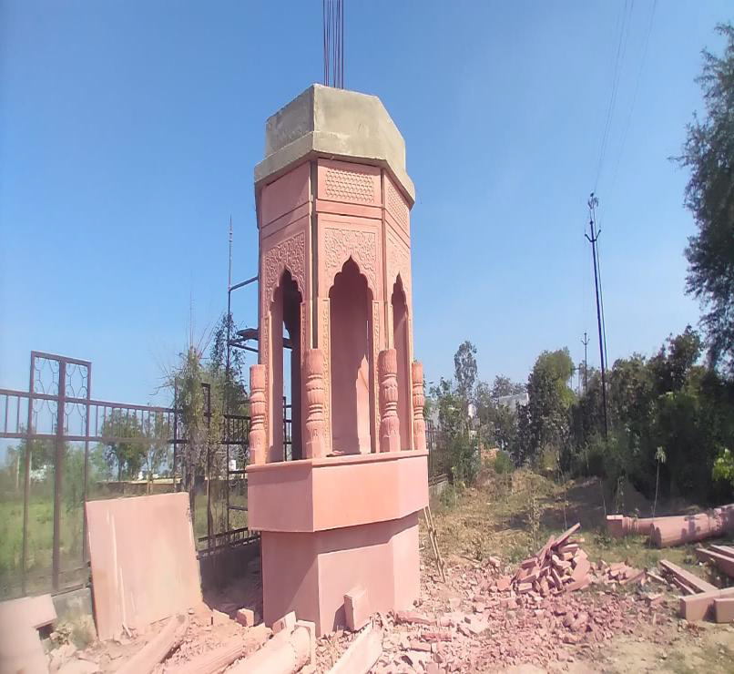 जनपद मथुरा के राष्ट्रीय राजमार्ग के रैपुराजाट बॉर्डर पर भव्य प्रवेश द्वार का निर्माण कार्य