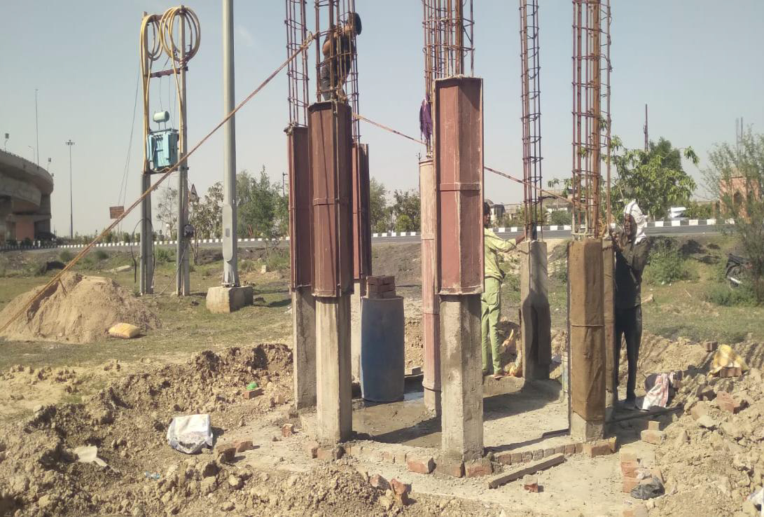 जनपद मथुरा के राष्ट्रीय राजमार्ग के रैपुराजाट बॉर्डर पर भव्य प्रवेश द्वार का निर्माण कार्य