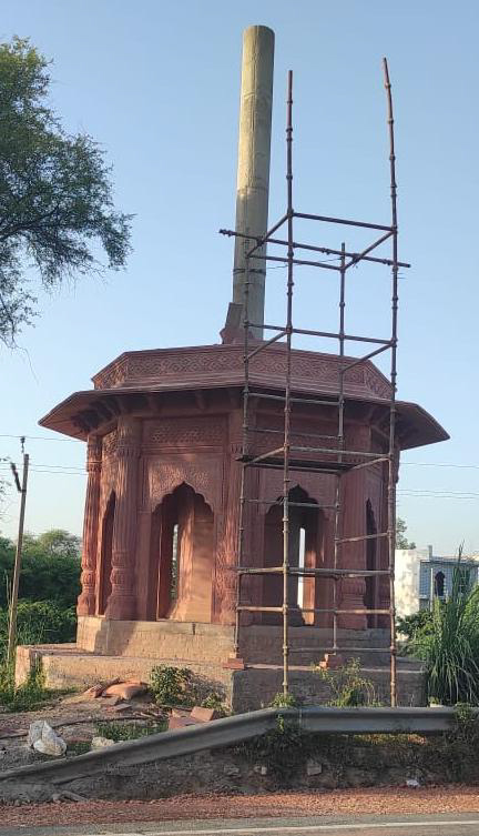 जनपद मथुरा में मथुरा-गोवर्धन मार्ग पर भव्य प्रवेश द्वार का निर्माण कार्य