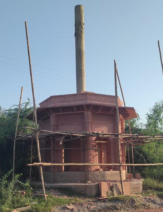 जनपद मथुरा में मथुरा-गोवर्धन मार्ग पर भव्य प्रवेश द्वार का निर्माण कार्य