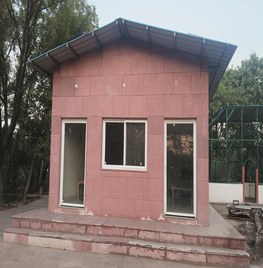 जनपद मथुरा स्थित मथुरा-वृन्दावन मार्ग पर मयूर संरक्षण केन्द्र का सौन्दर्यीकरण कार्य