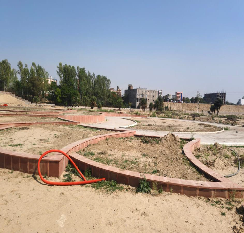 जनपद मथुरा के अंतर्गत गोकुल बैराज के अपस्ट्रीम बांयी तरफ वासुदेव वाटिका का निर्माण एवं विकास कार्य